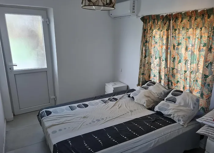 Semesterbostad Le Petit Chateau *